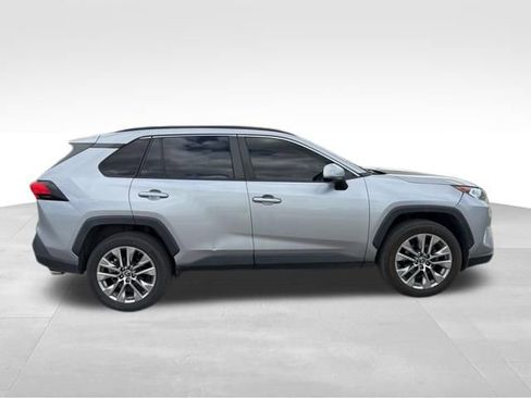 Used 2019 Toyota RAV4 XLE Premium image 2