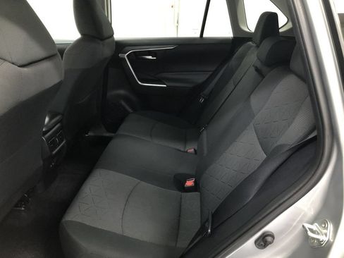 Used 2020 Toyota RAV4 XLE AWD/4WD image 19