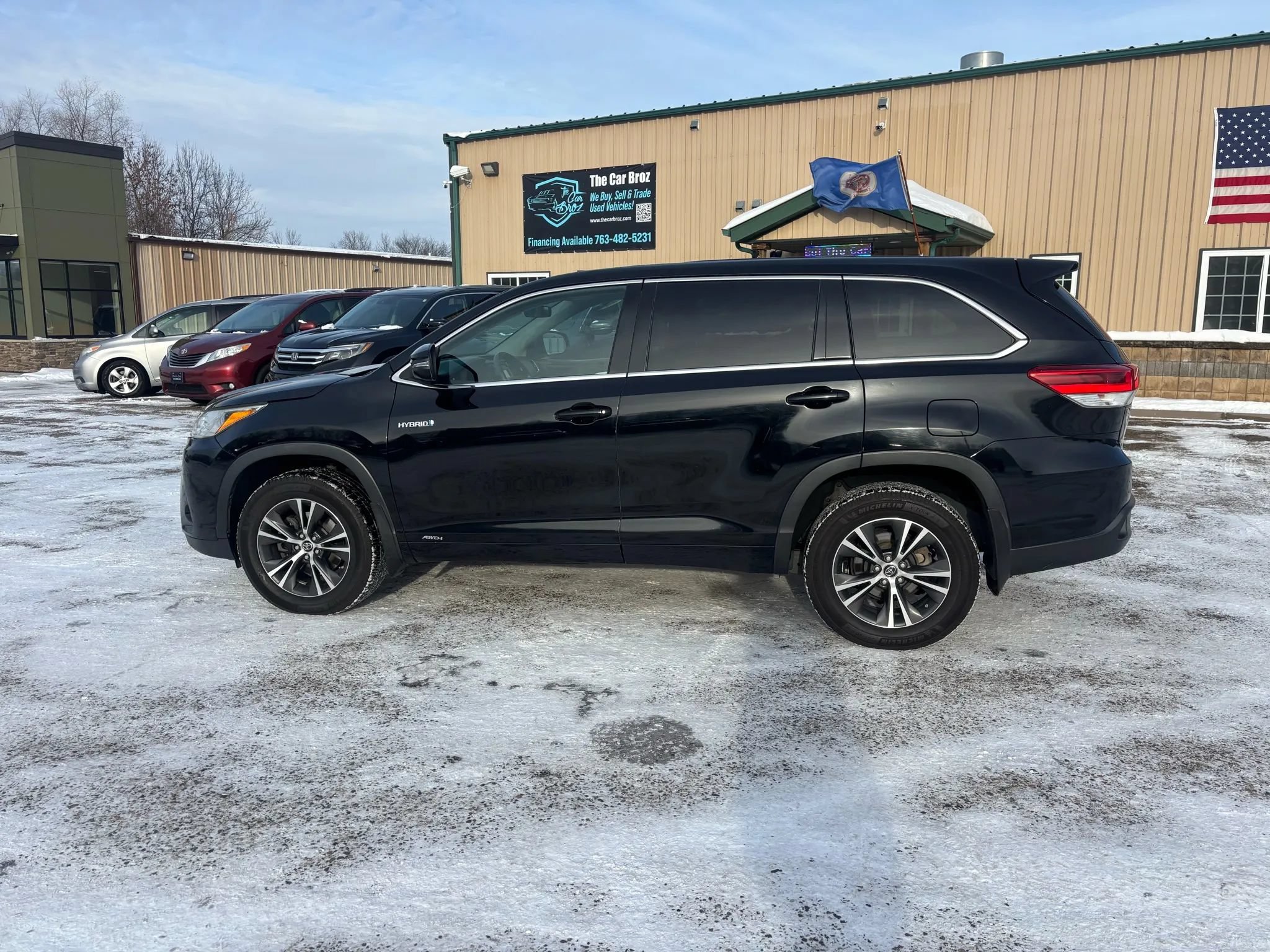 Used 2018 Toyota Highlander LE w/ Carpet Mat Package (TMS) AWD/4WD image 8