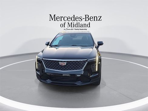 Used 2024 Cadillac XT4 Premium Luxury image 3