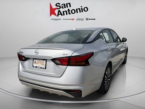 Used 2024 Nissan Altima 2.5 SV FWD image 7