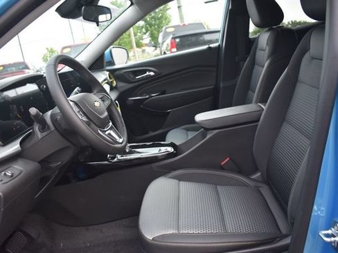 New 2026 Chevrolet Trax LT w/ LT Convenience Package FWD image 23
