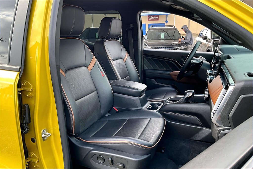 Used 2023 GMC Canyon AT4 w/ AT4 Premium Package AWD/4WD image 10