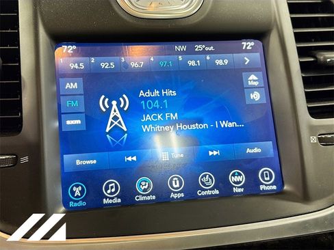 Used 2017 Chrysler 300 C image 17