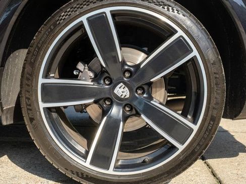 Used 2020 Porsche Cayenne w/ Premium Package AWD/4WD image 54