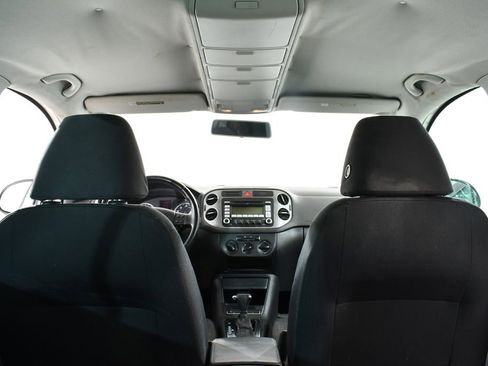Used 2009 Volkswagen Tiguan SE image 17