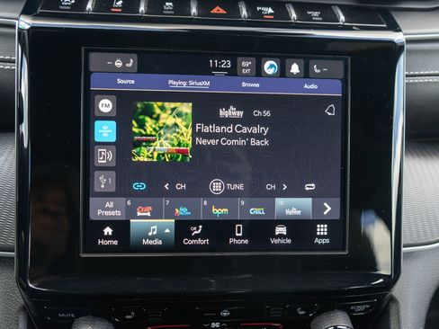 Used 2023 Jeep Grand Cherokee Altitude AWD/4WD image 17