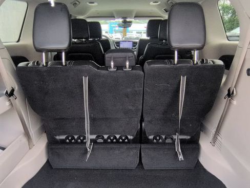 Used 2024 Chrysler Pacifica Touring-L FWD image 28