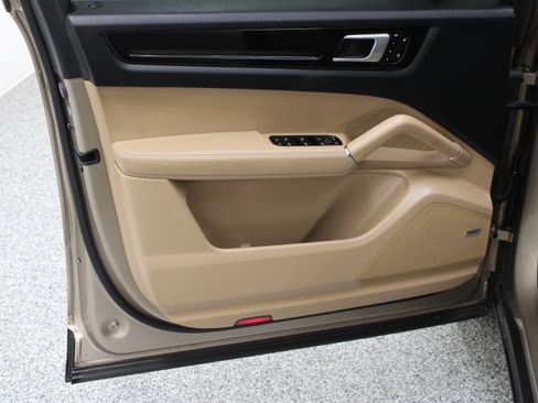 Used 2019 Porsche Cayenne AWD/4WD image 12