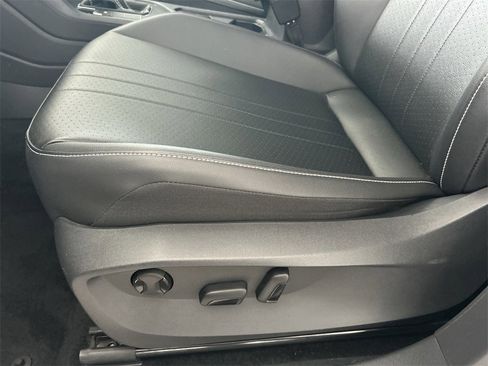 Certified 2022 Volkswagen Tiguan SE image 12