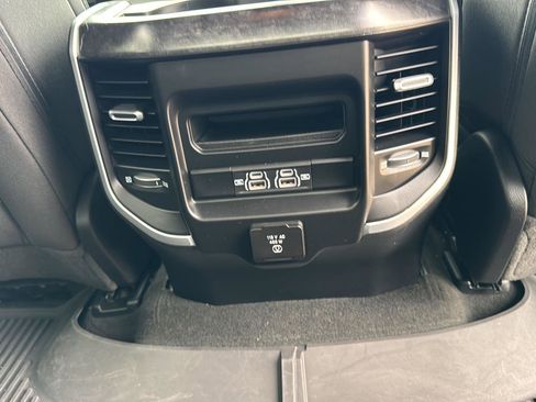Used 2022 RAM 1500 Big Horn AWD/4WD image 23