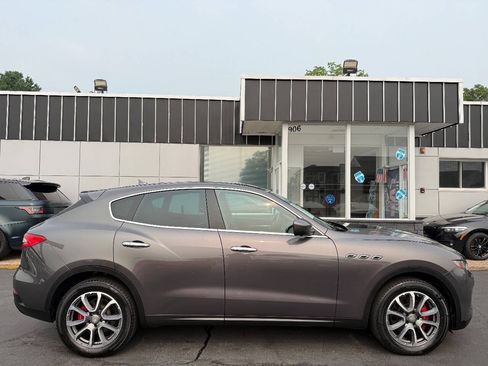 Used 2017 Maserati Levante AWD/4WD image 8