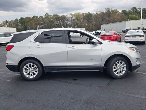 Used 2021 Chevrolet Equinox LT w/ Driver Convenience Package image 2