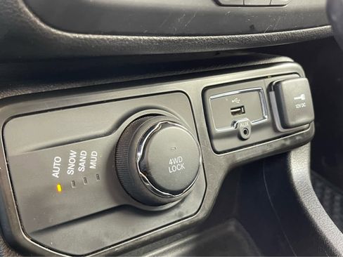 Used 2023 Jeep Renegade Latitude image 15