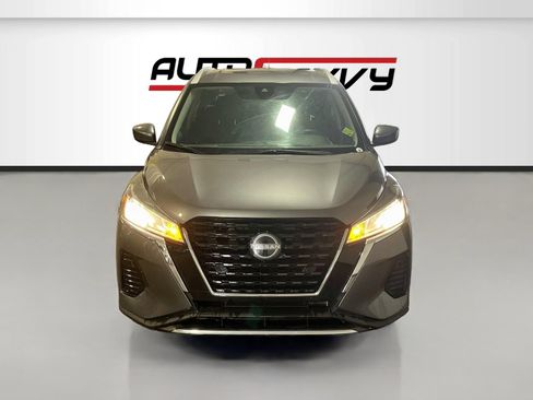 Used 2024 Nissan Kicks SV FWD image 2