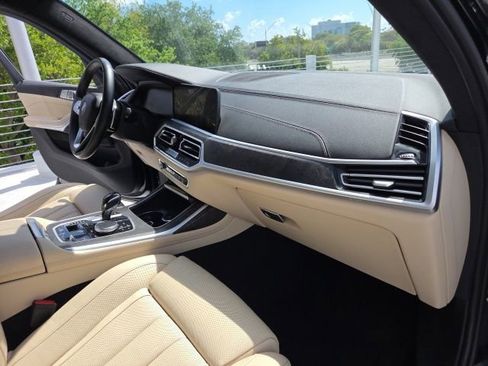 Used 2022 BMW X7 xDrive40i w/ Premium Package image 27