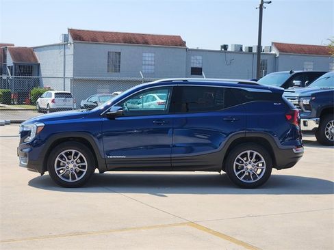 Used 2023 GMC Terrain SLT image 4