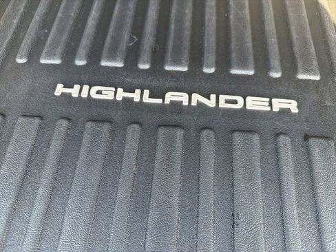 Used 2024 Toyota Highlander Platinum image 37