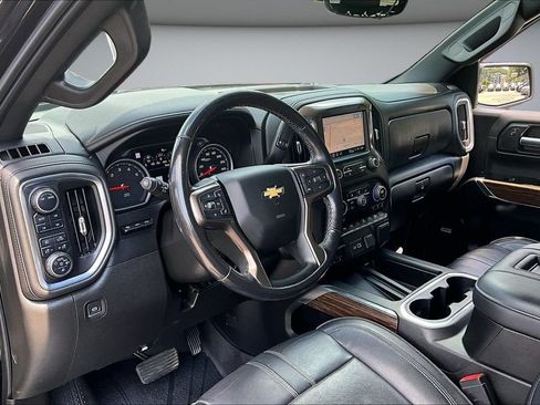 Used 2022 Chevrolet Silverado 1500 High Country w/ Technology Package AWD/4WD image 18