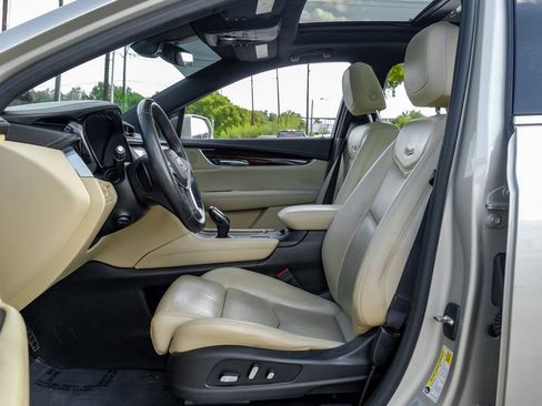 Used 2017 Cadillac XT5 Luxury w/ Driver Awareness Package FWD image 31
