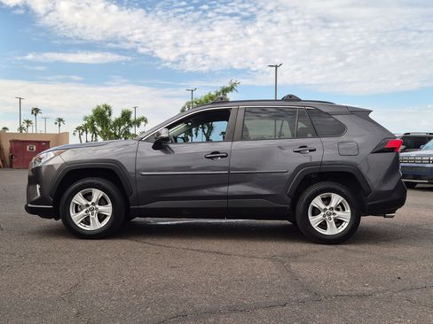 Used 2021 Toyota RAV4 XLE w/ Carpet Mat Package (TMS) FWD image 9