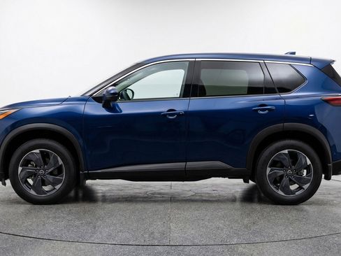 Used 2025 Nissan Rogue SV FWD image 5