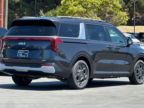 New 2026 Kia Carnival EX FWD image 4