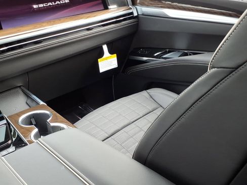 New 2026 Cadillac Escalade Platinum Sport w/ LPO, ONYX Package image 10