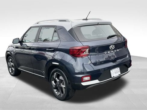 Used 2023 Hyundai Venue Limited w/ Cargo Package image 4
