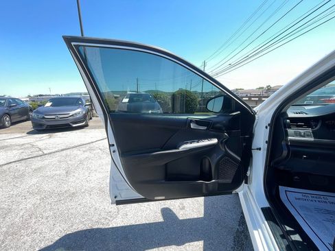 Used 2014 Toyota Camry SE FWD image 9