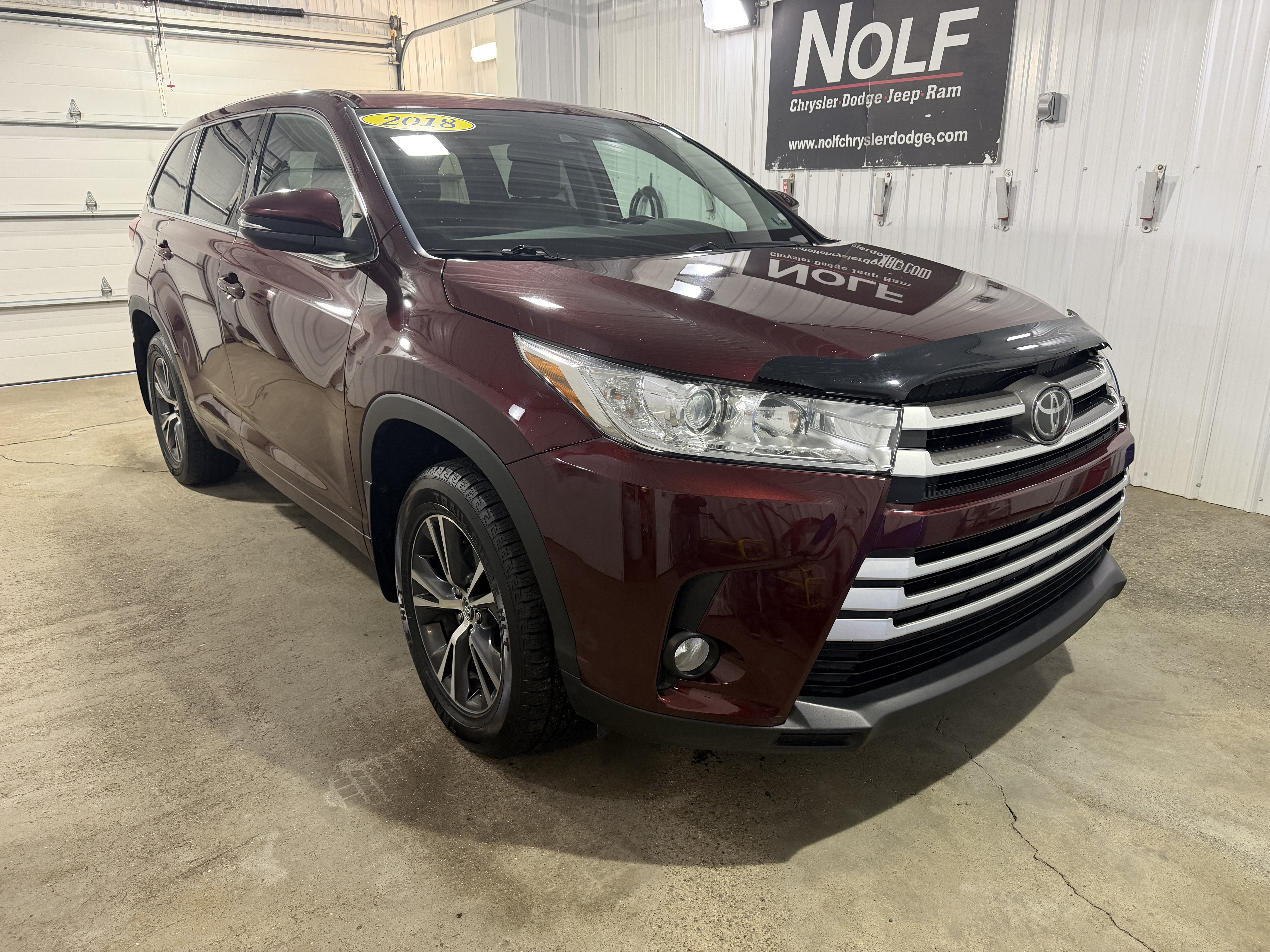 Used 2018 Toyota Highlander Plus AWD/4WD image 2