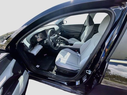 New 2026 Hyundai Elantra Limited FWD image 14