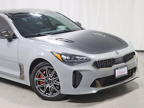 Used 2018 Kia Stinger GT2 image 2