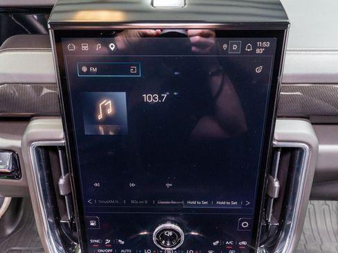 Used 2025 GMC Yukon Elevation AWD/4WD image 19