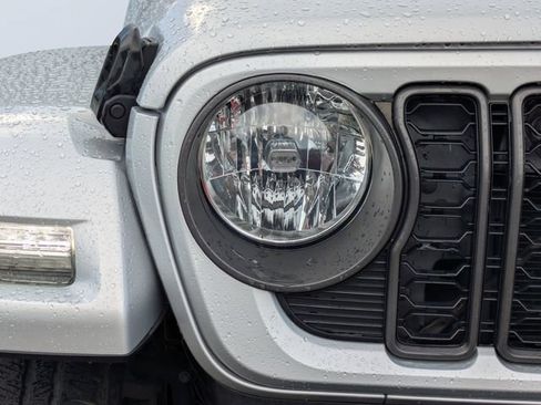 Used 2024 Jeep Wrangler Unlimited AWD/4WD image 9