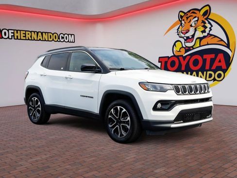 Used 2024 Jeep Compass Limited AWD/4WD image 3