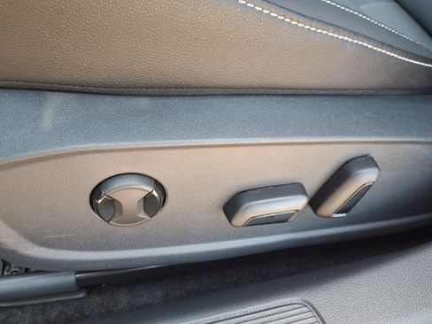 Used 2025 Volkswagen Jetta SE FWD image 22