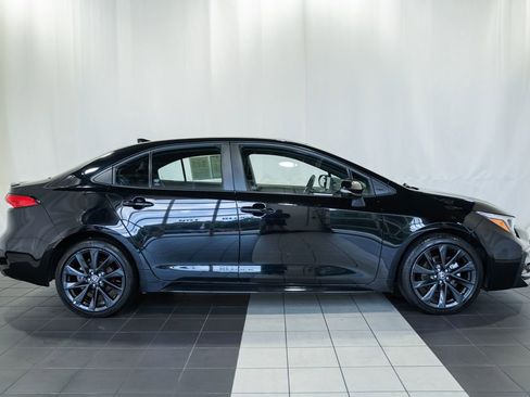 Used 2023 Toyota Corolla SE FWD image 3
