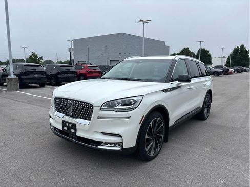 Used 2023 Lincoln Aviator Reserve w/ Equipment Group 201A RWD image 2