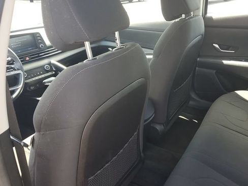 Used 2022 Hyundai Elantra SEL w/ Preferred Accessory Package FWD image 13