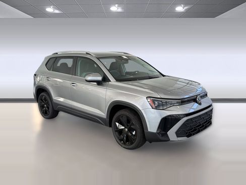 New 2026 Volkswagen Taos SE FWD image 7