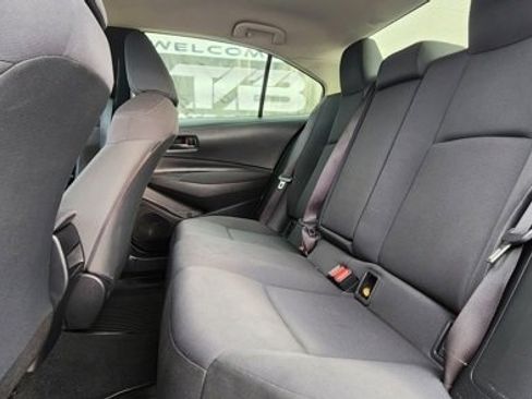Used 2022 Toyota Corolla LE image 14