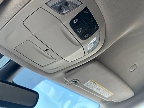 Used 2022 Chrysler Pacifica Touring-L FWD image 42
