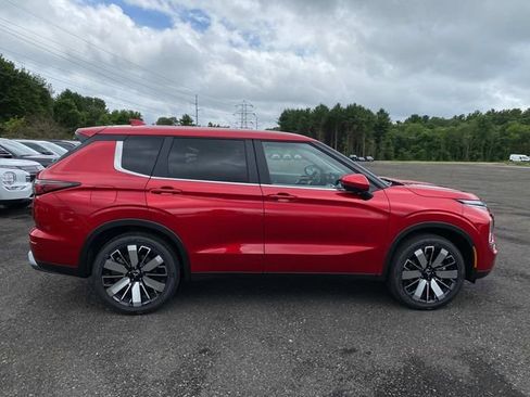 New 2025 Mitsubishi Outlander SE image 2