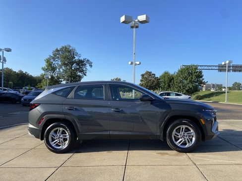 Used 2025 Hyundai Tucson SE FWD image 13