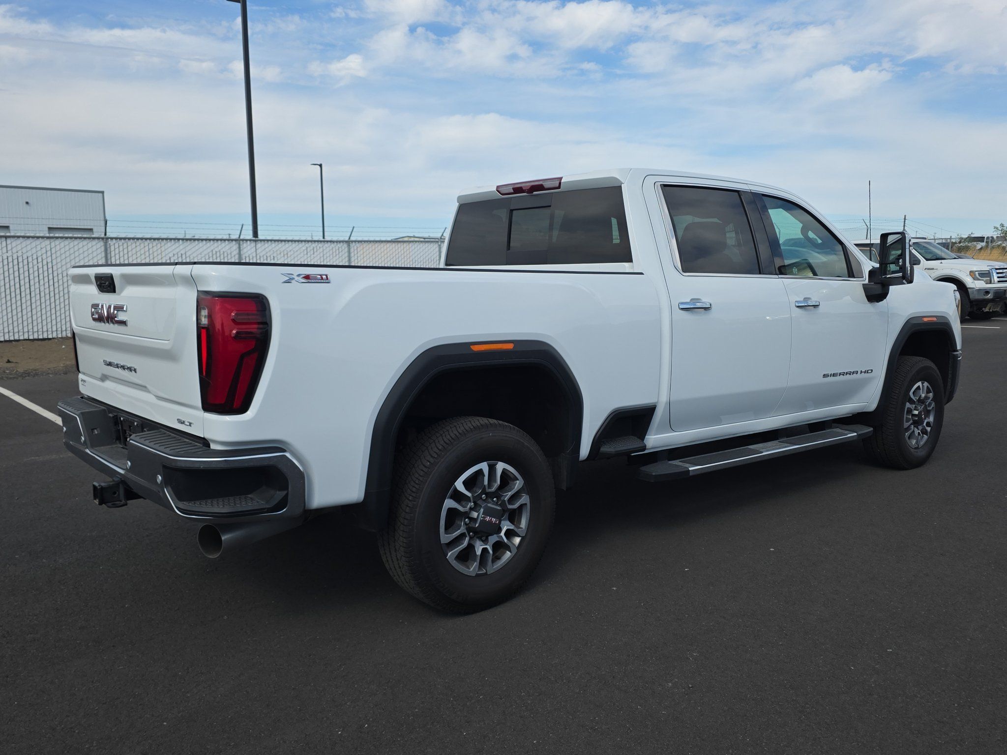 Used 2025 GMC Sierra 3500 SLT w/ SLT Premium Package AWD/4WD image 8