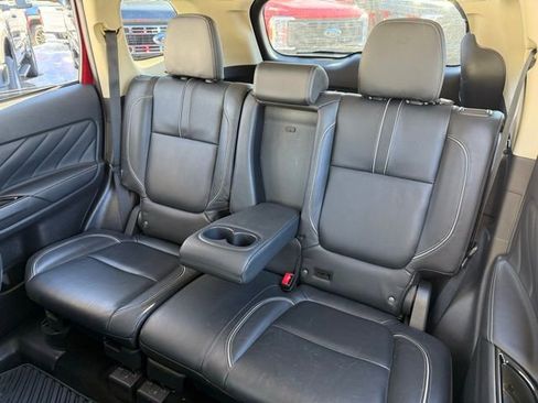 Used 2018 Mitsubishi Outlander 4WD Plug-In Hybrid image 15