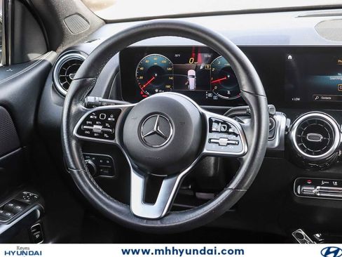 Used 2022 Mercedes-Benz GLB 250 w/ Premium Package Lite image 15
