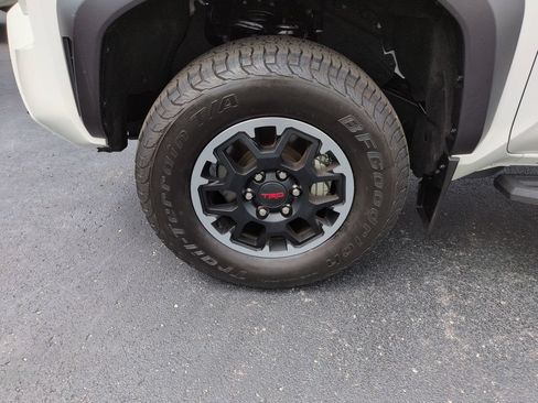 Used 2024 Toyota Tacoma TRD Off-Road AWD/4WD image 27
