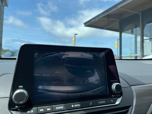 Used 2025 Nissan Altima 2.5 SV FWD image 24
